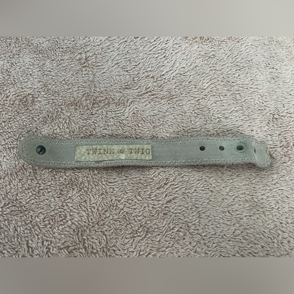 Twine & Twig Cowrie Shell Bracelet On Suede Strap - Picture 8 of 10